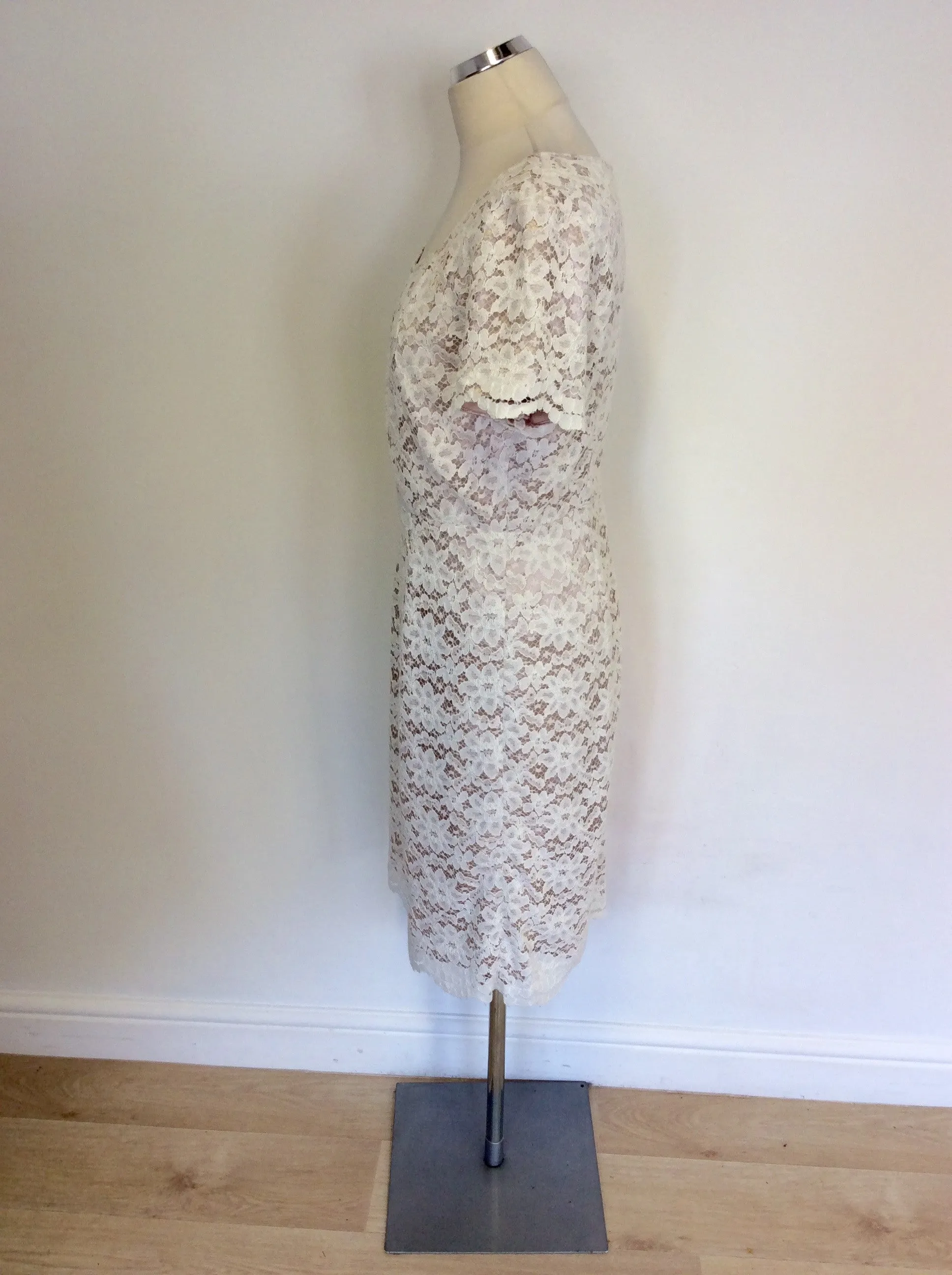 BEIGE & WHITE LACE SHORT SLEEVE PENCIL DRESS SIZE 14