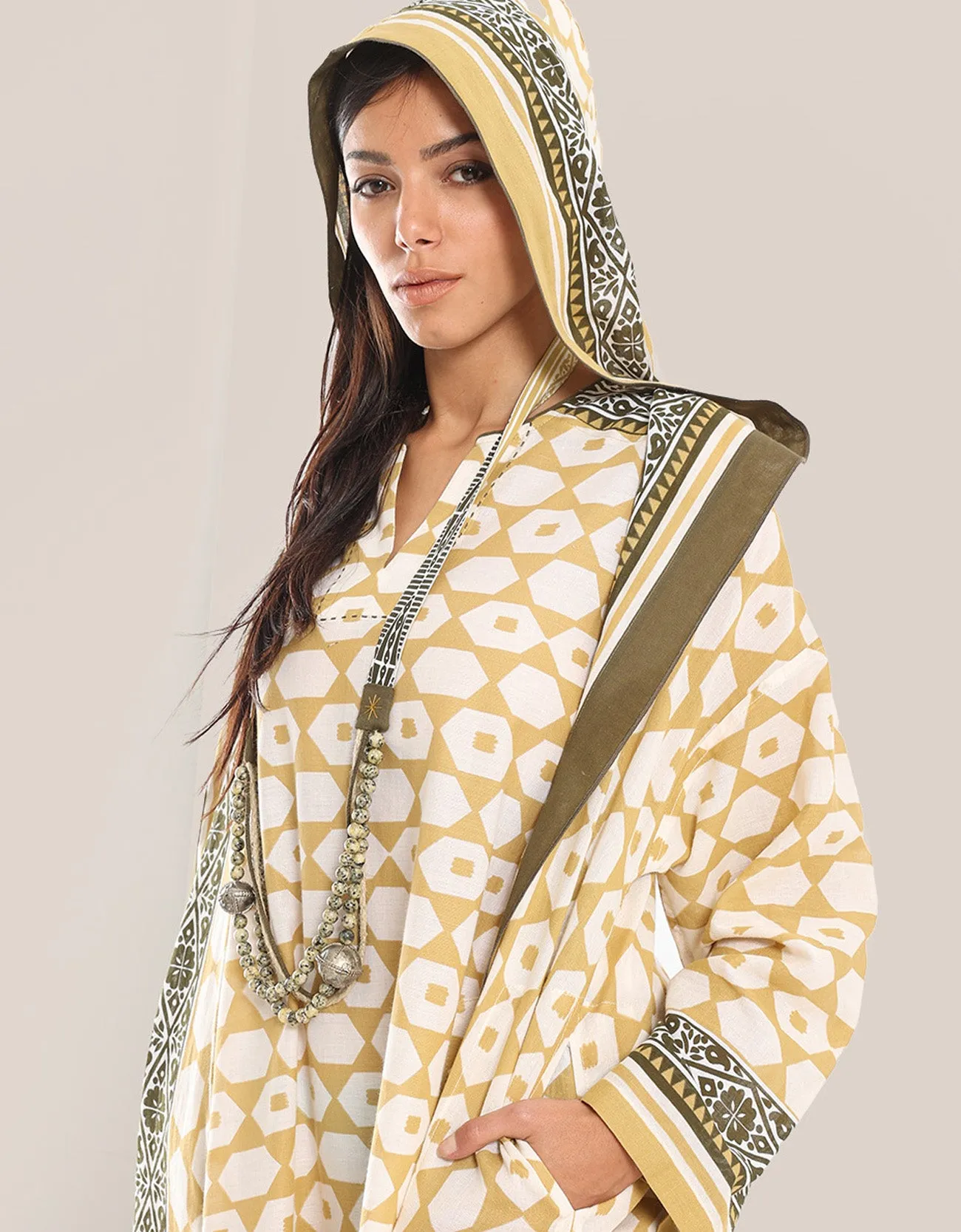 Hooded long coat with pockets