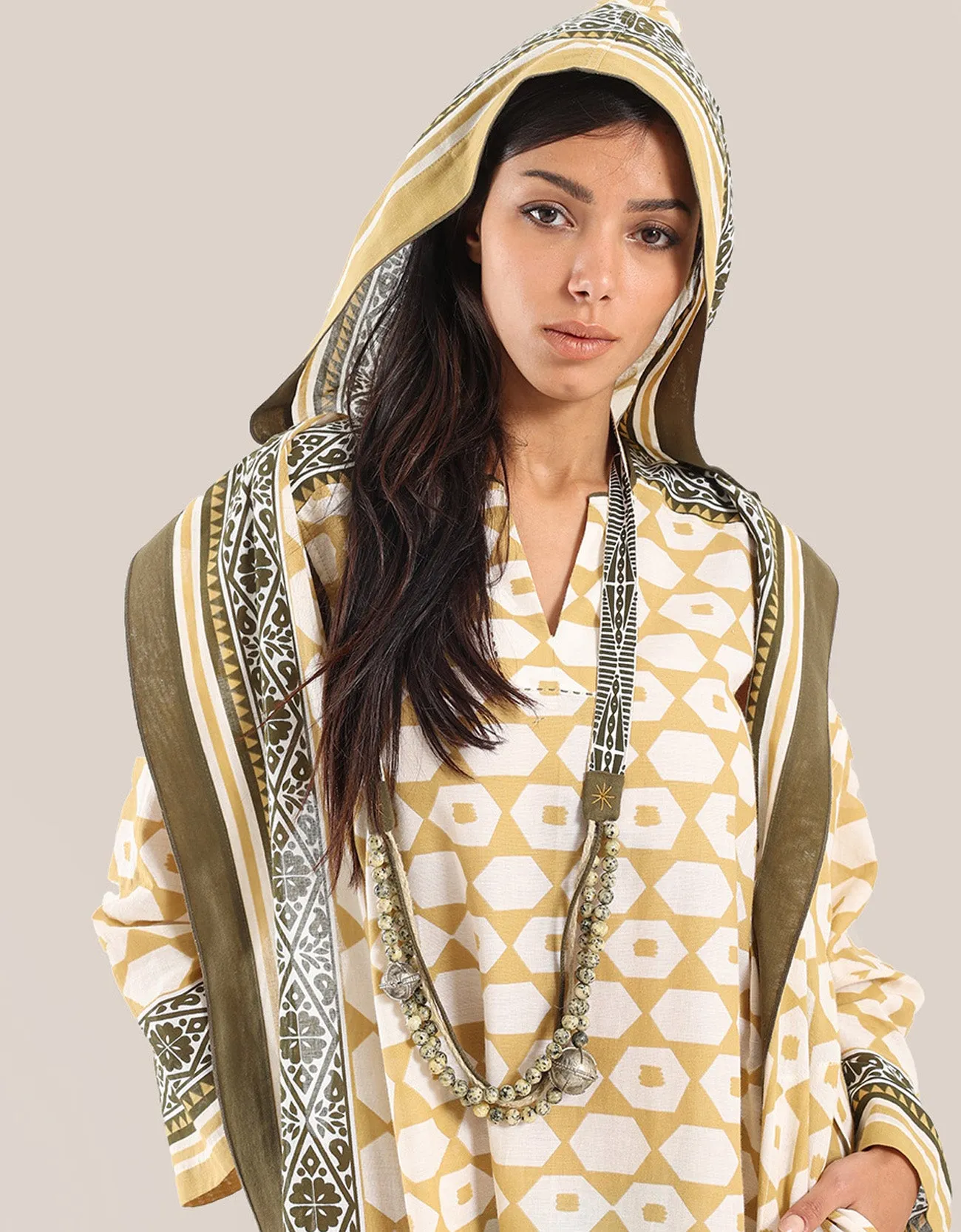 Hooded long coat with pockets